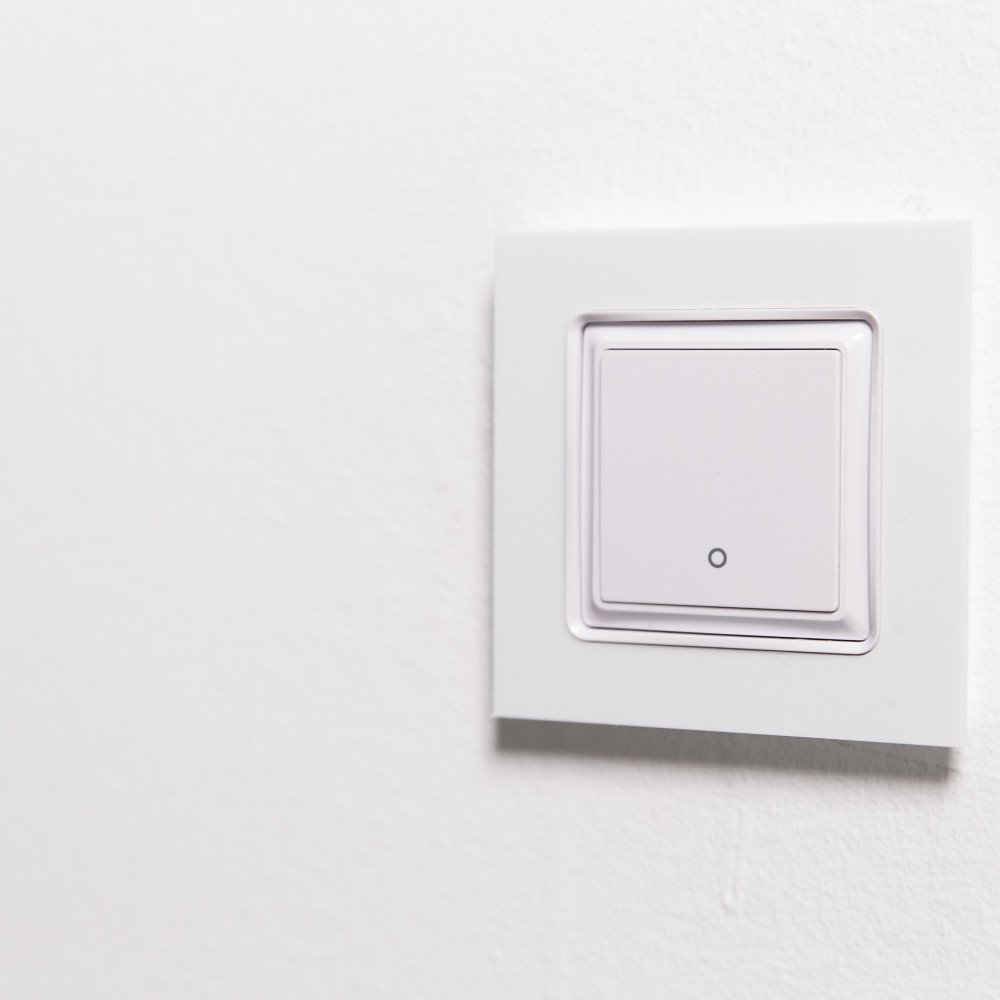 Sieninis jungiklis su 1 mygtuku baltos sp. Shelly wall switch 1
