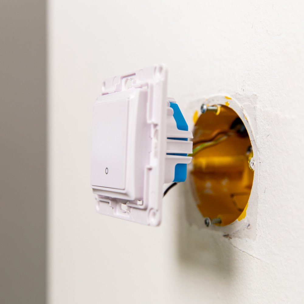 Sieninis jungiklis su 1 mygtuku baltos sp. Shelly wall switch 1