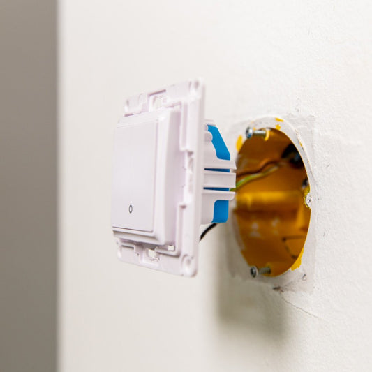 Sieninis jungiklis su 1 mygtuku baltos sp. Shelly wall switch 1